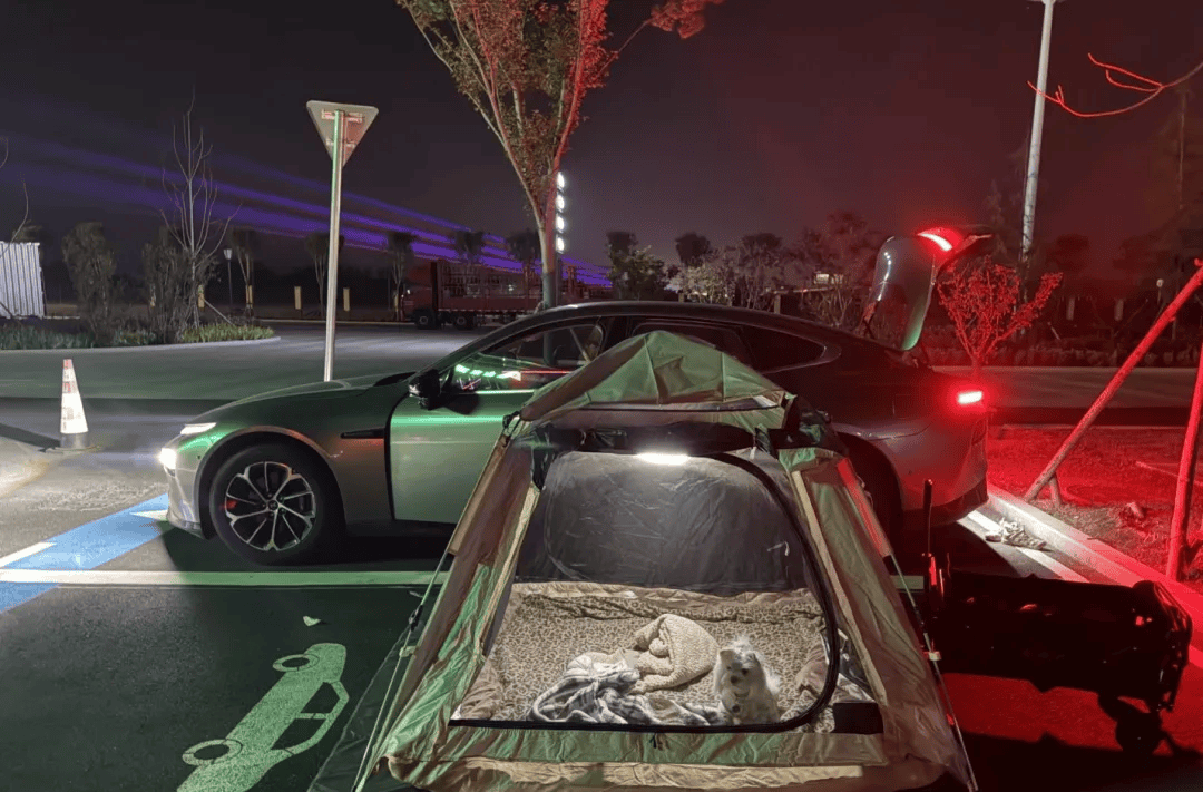 庆期间年轻人旅行掀起“帐篷过夜”热潮不朽情缘平台推荐不住酒店住帐篷！国(图2)